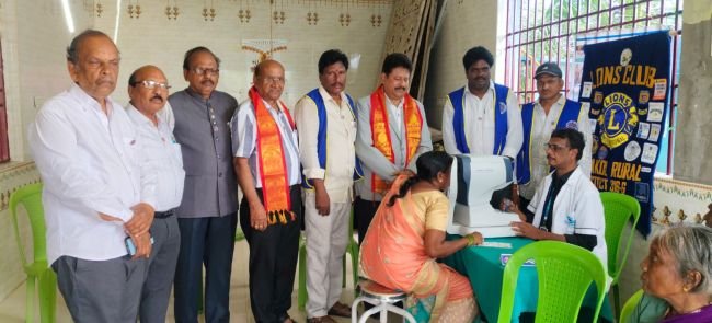 కుక్కల అజయ్ కుమార్ జన్మదినం సందర్భంగా సేవా కార్యక్రమాలు.  సగం చెరువులో వైద్య శిబిరాలు.. వృద్ధులకు, చిన్నారులకు నిత్యావసర సరుకుల పంపిణీ.