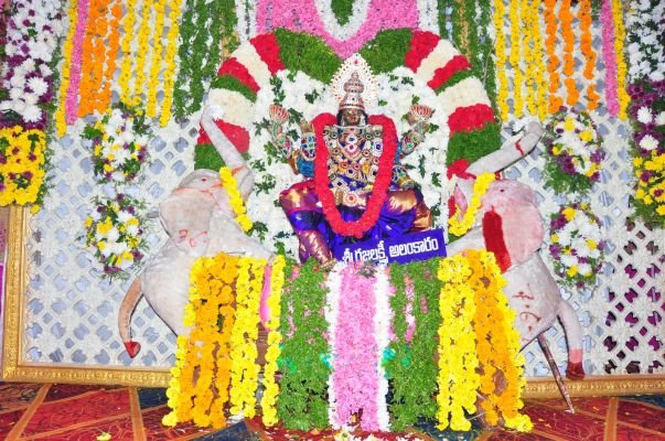 గజలక్ష్మి అలంకారంలో శ్రీ రాజరాజేశ్వరి అమ్మవారు