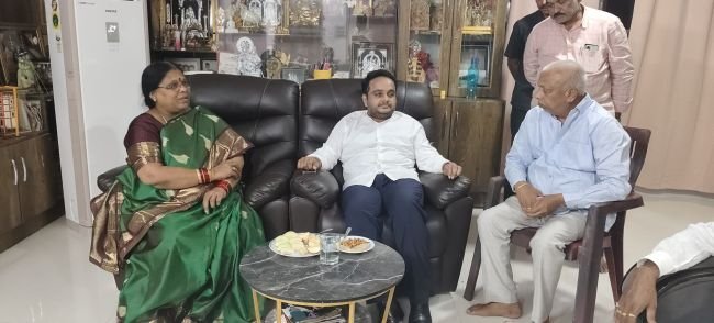 ఎమ్మెల్యే కోళ్ల లలితకుమారితో రాజ్యసభ సభ్యులు చింతకాయల విజయ్ భేటీ