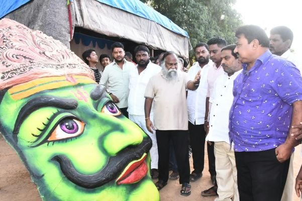 అంబేడ్కర్ స్టేడియంలో ఏర్పాటు చేయనున్న 55 అడుగుల రావణాసురుడి బొమ్మ*