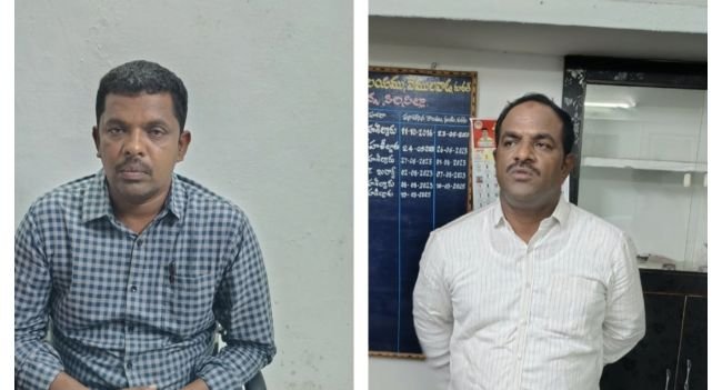 ఏసీబీ వలలో తహసీల్దార్‌తో పాటు ప్రైవేట్ వ్యక్తి