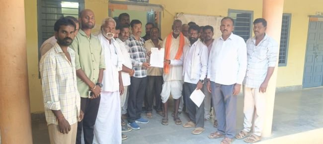 పుట్టపహాడ్ లో ఇందిరమ్మ ఇళ్ల పంపిణీపై వివాదం