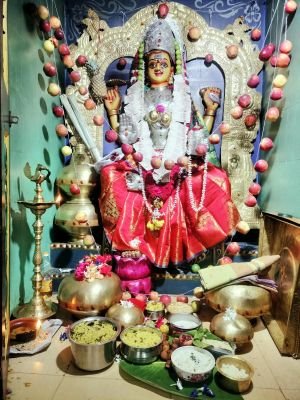 మహాలక్ష్మి దేవి అవతారంలో పోలమాంబ                 
