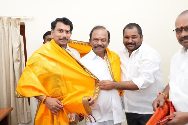 మాగుంట శ్రీనివాసరెడ్డికి జన్మదిన శుభాకాంక్షలు తెలిపిన ఉలవ గోపి