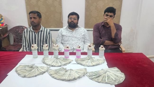 రూ.2.50 లక్షల లంచం తీసుకుంటూ డిప్యూటీ తహసీల్దార్‌ సహా ముగ్గురు ఏసీబీకి పట్టివేత..!