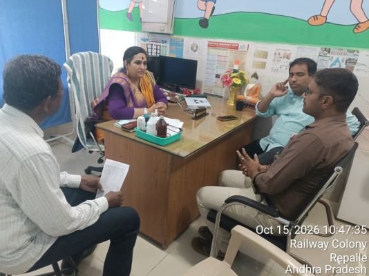 నూతన ప్రభుత్వ వైద్యశాల సూపర్డెంట్ ను కలిసిన 108 సిబ్బంది 