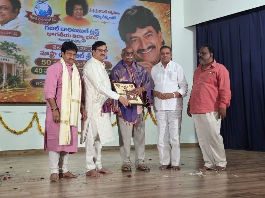 పుట్టంరాజు శ్రీరామచంద్రమూర్తికి డా. దాశరథి – డా. సినారె గజల్ పురస్కారం