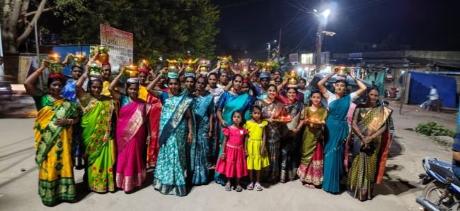 శ్రీ రేణుక ఎల్లమ్మ దేవాలయంలో భక్తిశ్రద్ధలతో బోనాల సమర్పణ