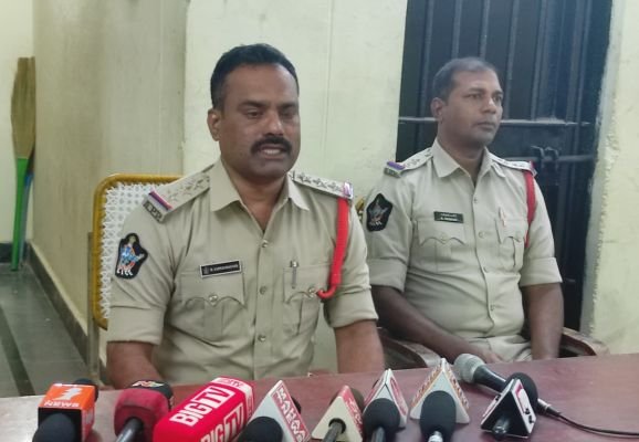 ప్రశాంత వాతావరణంలో ఎన్నికలు జరిగేలా ప్రజలు సహకరించాలి 