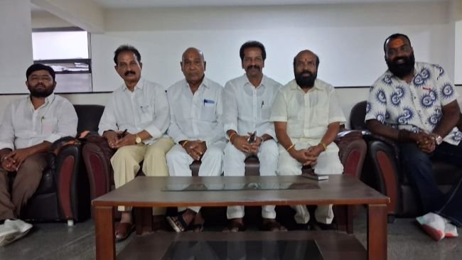 ఈరవత్రి అనిల్‌కు గవర్నర్ కోటా ఎమ్మెల్సీ ఇవ్వాలి: పద్మశాలి సంఘం నేతల విజ్ఞప్తి