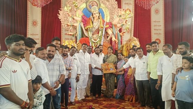 దుర్గమ్మ ఆశీస్సులు ప్రజలందరిపై ఉండాలి 