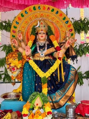 లలిత త్రిపురసుందరి దేవి అలంకారంలో ముత్యాలమ్మ అమ్మవారు.