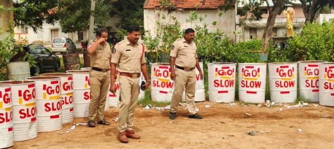 ప్రమాదాలకు చెక్ పెట్టిన కశింకోట పోలీసులు.