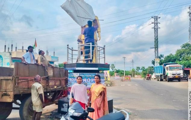 రాజకీయ నాయకుల విగ్రహాలకు ముసుగులు వేసిన అధికారులు.. నిబంధనలు ఉల్లంఘిస్తే కఠిన చర్యలని హెచ్చరిక!