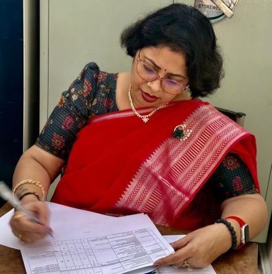 చివరి దశ డిగ్రీ ప్రవేశాల ప్రక్రియ ప్రారంభం ------------------------------------ సబ్జెక్ట్:ఏ ఆర్ కే వన్,ఫోటో రైట్ అప్,విలేకరులతో మాట్లాడుతున్న కళాశాల ప్రిన్సిపాల్ కుసుమకుమారి  ------------------------------------ అరకులోయ, అక్టోబర్ 15, మేజర్ న్యూస్:  స్థానిక ప్రభుత్వ మహిళా డిగ్రీ కళాశాలలో చివరి దశ డిగ