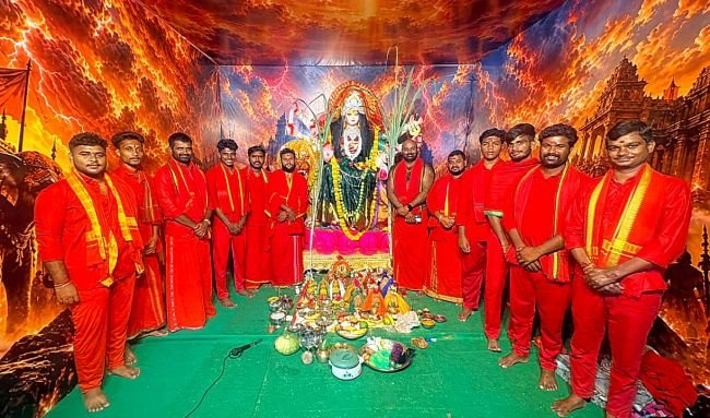 మద్దికుంటలో వైభవంగా దేవీ నవరాత్రి ఉత్సవాలు - ఆకట్టుకుంటున్న విద్యుద్దీపాల అలంకరణ