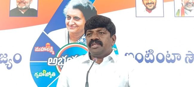 కేటీఆర్ గోదావరిఖని పర్యటన సినిమా ప్రమోషన్ కోసమే: ప్రభుత్వ విప్ వేముల వీరేశం