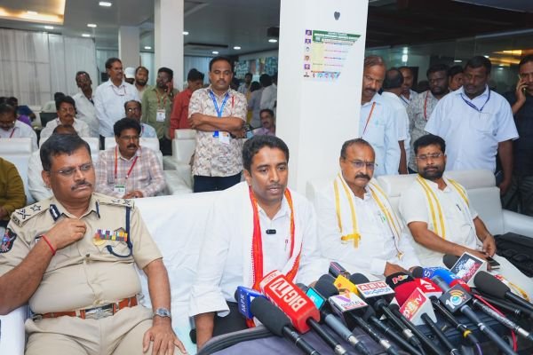 మూలా నక్షత్రానికి పటిష్ట ఏర్పాట్లు.. మూడు లక్షల మంది వచ్చినా ఇబ్బంది లేకుండా చర్యలు