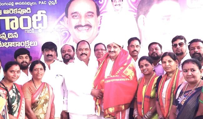  గాంధీకి జన్మదిన శుభాకాంక్షలు తెలిపిన కార్పొరేటర్ రాగం నాగేందర్ యాదవ్
