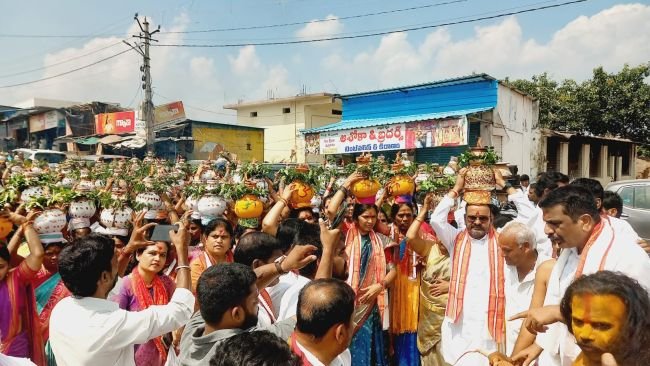ఏడుపాయల్లో వైభవంగా బోనాల ఉత్సవాలు