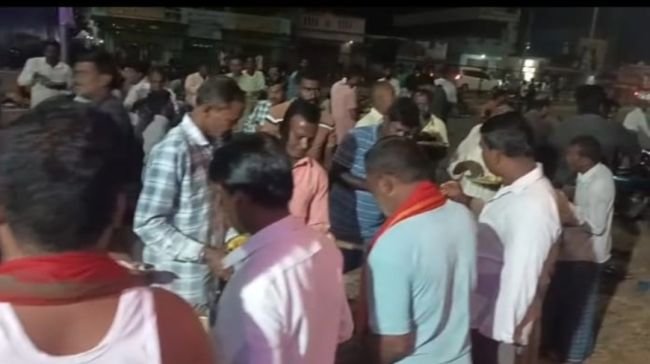 శ్రీ ఫ్రెండ్స్ యూత్ అసోసియేషన్ ఆధ్వర్యంలో నిర్వహించిన దుర్గామాత అన్నదాన వితరణ