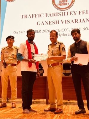 గణేష్ నిమజ్జన సేవలకు గుర్తింపు సీపీ చేతుల మీదుగా భాను ప్రకాశ్‌కు సన్మానం