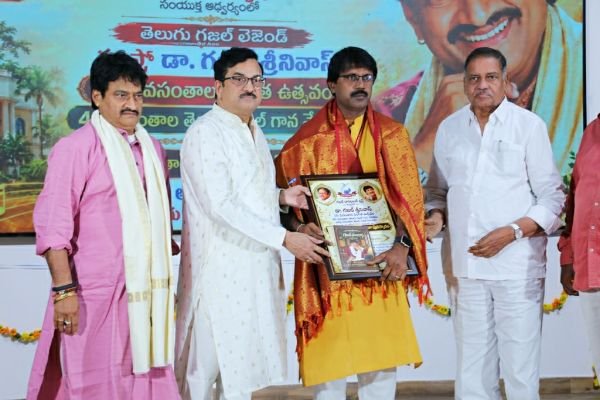 కొత్తగూడెం కవికి దాశరథి-సినారె గజల్ పురస్కారం