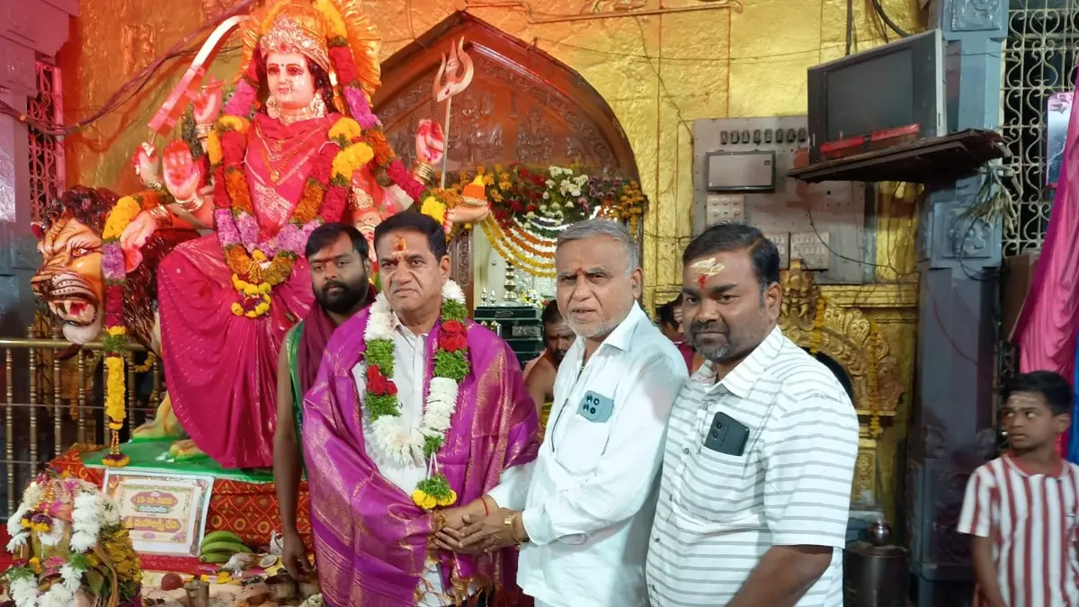 సీతకి సంగమేశ్వర స్వామిని దర్శించుకున్న డిసిసి అధ్యక్షుడు పట్లోళ్ల చంద్రశేఖర్ రెడ్డి