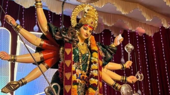 ముంబైలో నిమజ్జనం తర్వాత పాక్షికంగా మునిగిన దుర్గాదేవి విగ్రహాల ఫోటోలు, వీడియోలపై నిషేధం: ఉల్లంఘిస్తే కఠిన చర్యలు.. పోలీసుల కీలక ఉత్తర్వులు!