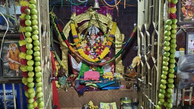 చిన్న గుర్రాయిగూడెంలో వైభవంగా కనకదుర్గమ్మ శరన్నవరాత్రి ఉత్సవాలు  భక్తులతో కిటకిటలాడుతున్న అమ్మవారి ఆలయం