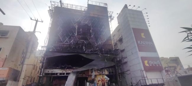 కర్నూలు జీవి మాల్ లో భారీ అగ్నిప్రమాదం    
