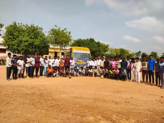  పోటీలకు బయలుదేరిన క్రీడాకారులు