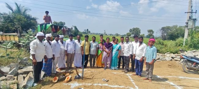 షేర్ శంకర్ తాండాలో ఇందిరమ్మ ఇళ్లకు మార్కింగ్..