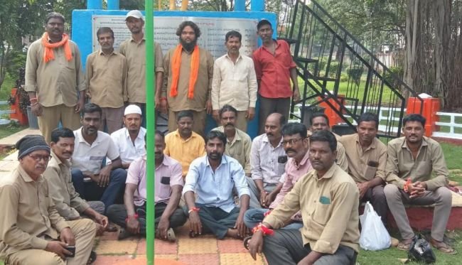 దసరా పండుగకు ముందే మున్సిపల్ కార్మికులకు జీతాలు, బట్టలు, సబ్బులు, నూనెలు ఇవ్వాలి: సీఐటీయూ