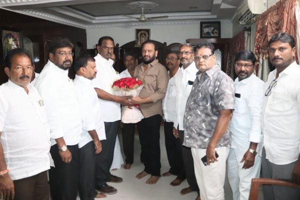 మాజీ మంత్రి నల్లపరెడ్డి ఆహ్వానం.. వైసీపీలోకి ఎర్రంరెడ్డి గోవర్ధన్ రెడ్డి..