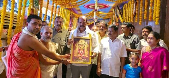 దసరా ఉత్సవాల్లో భక్తుల సౌకర్యానికే ప్రాధాన్యం: మంత్రి కొలుసు పార్థసారథి