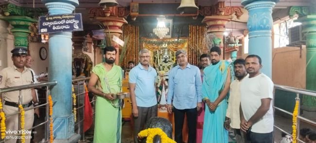 శ్రీ నల్ల పోచమ్మ అమ్మవారిని దర్శించుకున్న హైకోర్టు జడ్జ్ అనిల్ కుమార్