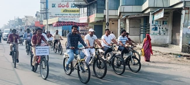 పోలీస్ అమరవీరుల త్యాగాలను స్మరిస్తూ తాండూరులో సైకిల్ ర్యాలీ