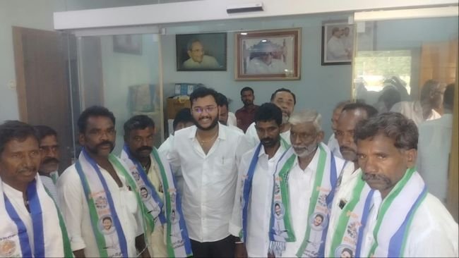 సోగనూరులో వైఎస్సార్‌సీపీలోకి 21 కుటుంబాల చేరిక