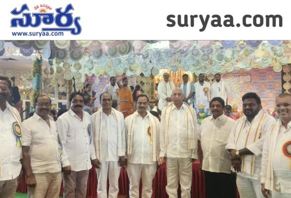 పట్టణమంతా అమ్మవారి సంబరాలు.. భక్తిభావంతో శరన్నవరాత్రులు  శ్రీవాసవి మాత కన్యకా పరమేశ్వరి దేవిని దర్శించుకున్న ఎమ్మెల్యే అంజిబాబు