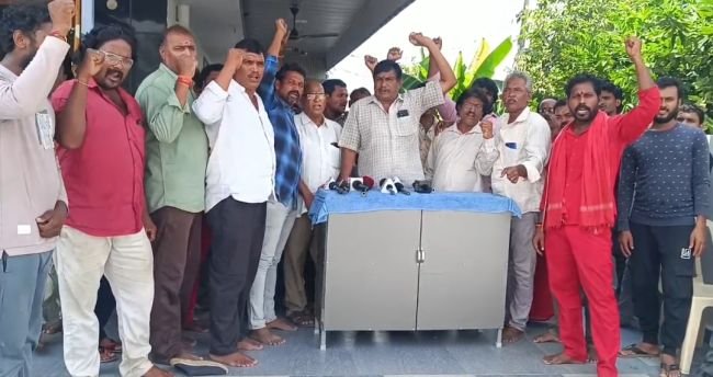 మున్సిపల్ చైర్ పర్సన్ స్థానాన్ని టిడిపికి కేటాయించాలంటూ నిరసన