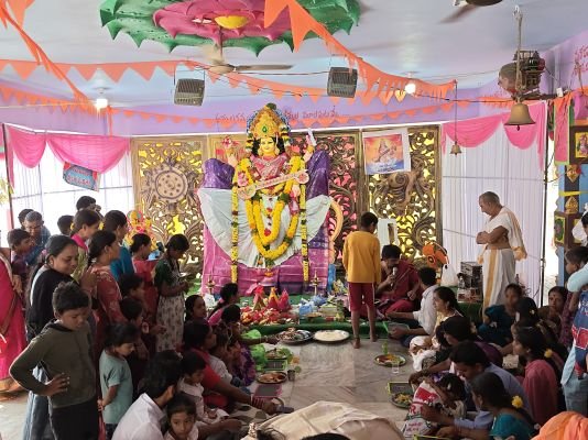 మూల నక్షత్రం సందర్భంగా కనకదుర్గమ్మ సన్నిధిలో ప్రతేక పూజలు 