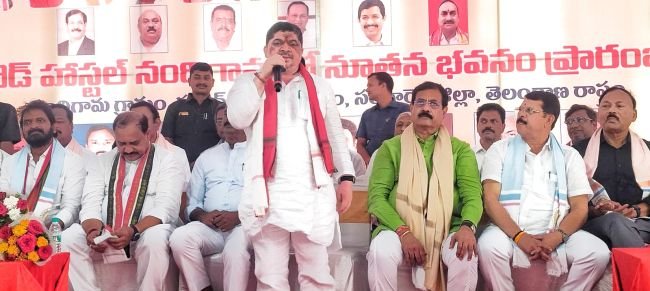 హాస్టల్ భవనాల నుంచి సివిల్ సర్వెంట్లు తయారు కావాలి -మంత్రి పొన్నం ప్రభాకర్ గౌడ్