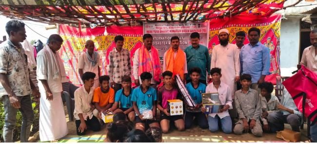 వాలీబాల్‌ విజేత సిర్పూర్‌ యూత్‌ జట్టుకు కిట్‌ అందజేత