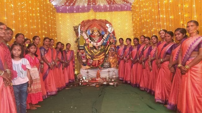 కడవేరుగులో ఘనంగా అమ్మవారికి కుంకుమ పూజ