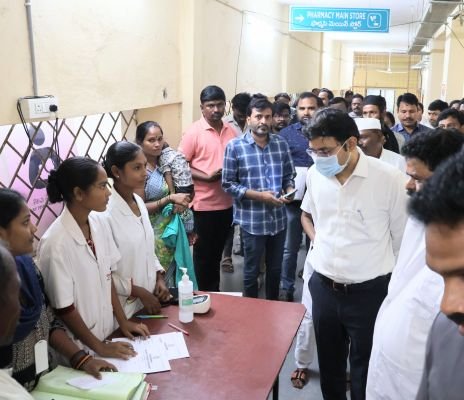 ప్రజల్లో ప్రభుత్వ వైద్యంపై నమ్మకం పెంచాలి -  జిల్లా కలెక్టర్ భవేశ్ మిశ్రా.