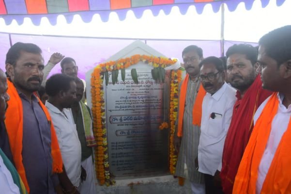 అలూర్‌–ధని గ్రామాల మధ్య నూతన రహదారి నిర్మాణానికి శంకుస్థాపన