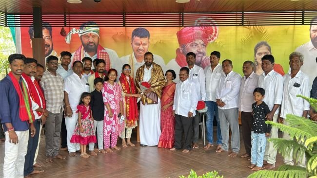 జూనియర్ సివిల్ జడ్జిగా వేముల హారిక ఎంపిక…  -  హారికకు ప్రభుత్వ విప్ విజయరమణారావు సన్మానం