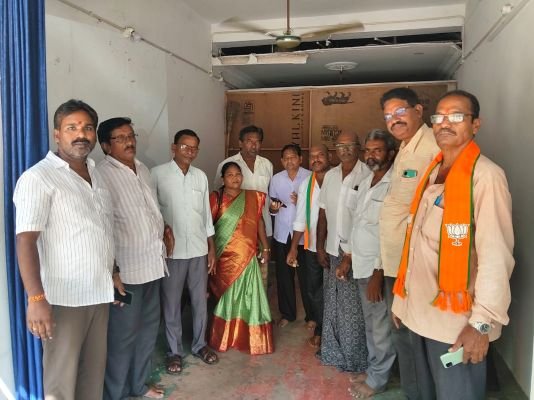 స్థానిక ఎన్నికల్లో బీజేపీకి తగిన ప్రాతినిధ్యం కల్పించాలి    ఎమ్మెల్యే బుద్ధప్రసాద్, టీడీపీ ఇన్‌ఛార్జి విక్కుర్తి శ్రీనివాసరావులకు బీజేపీ నాయకుల వినతి