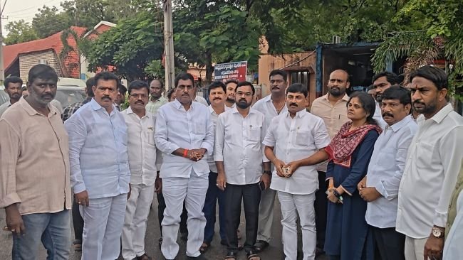 కడప వైఎస్ఆర్ కాంగ్రెస్ పార్టీ మేయర్ బట్టిగా నామినేషన్ దాఖలు చేసిన బండి దీప్తి